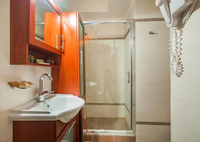 Akritas Ef Zin & * Paliouri