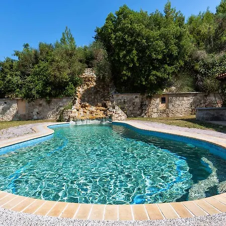 Akritas Ef Zin & Villa *