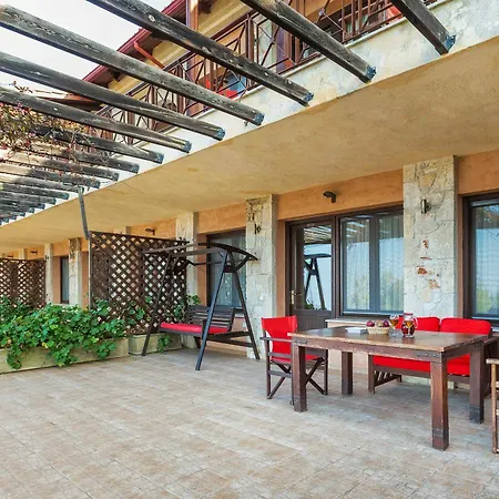 Akritas Ef Zin & Paliouri